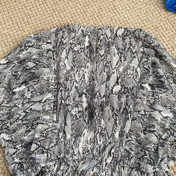 Reptile print long-sleeved blouse - Picture 3 of 4